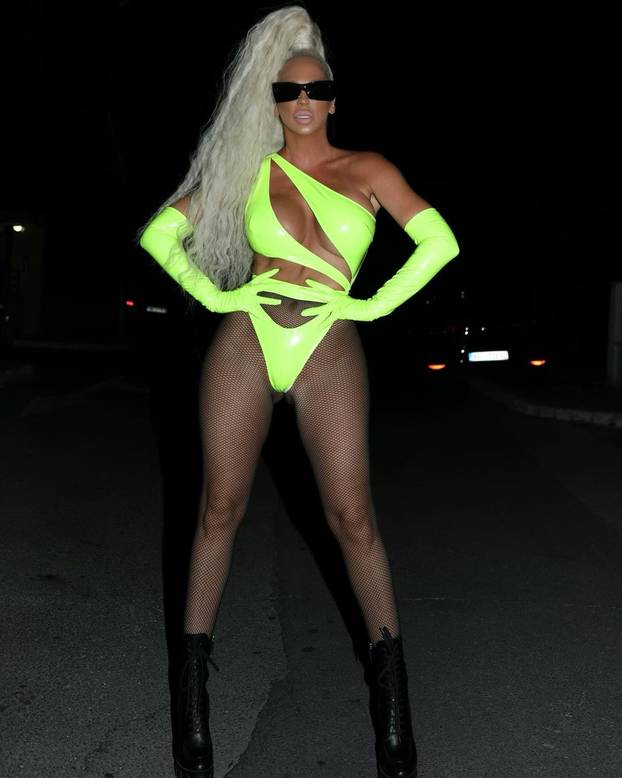 FOTO Još ne znate što odjenuti za Noć vještica? Jelena Karleuša je možda dobra inspiracija za to