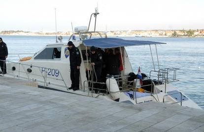Policija je pronašla nestalog muškarca kako pluta u čamcu