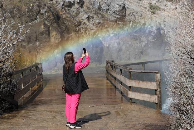 Knin: Slap Kr?i?, poznatiji kao Topoljski buk ili Veliki buk ukrašen dugom