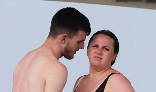 FOTO Junak Arsenala upoznao djevojku sa 17 godina. Ona je bila meta gnjusnih komentara
