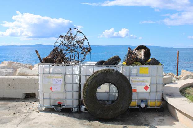 FOTO Pogledajte što su ronioci izvukli iz mora na eko akciji u Splitu: Sve je puno smeća...