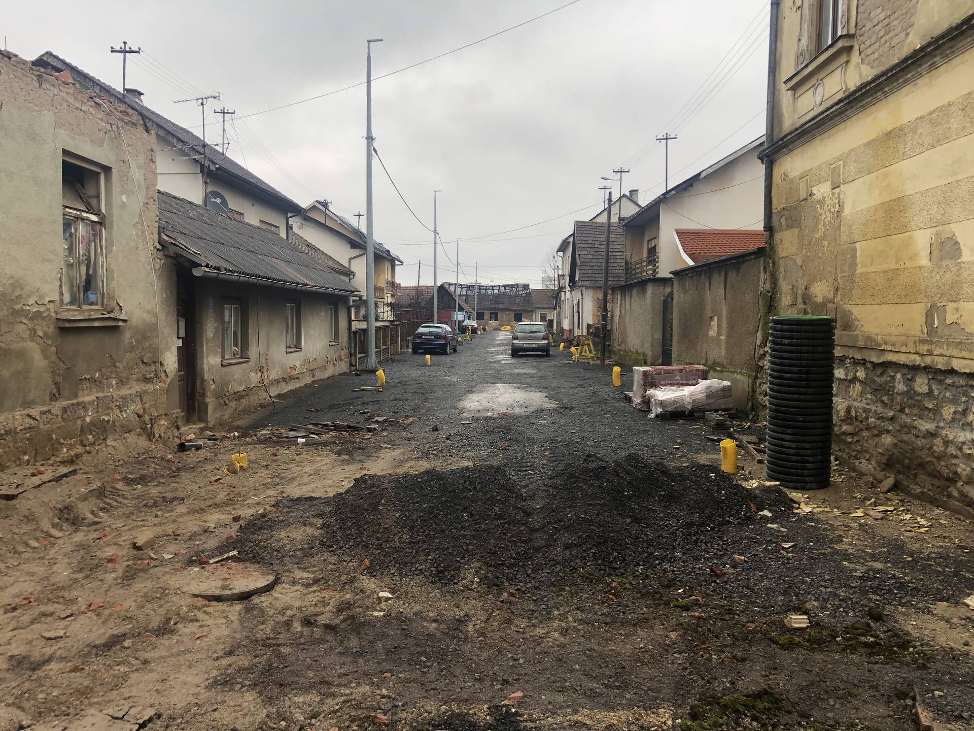 Dobar posao u Glini: Prvi radovi plaćeni prije tri godine, a ulice su još uvijek veliko gradilište...