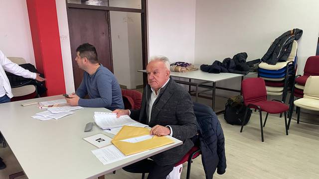 Uskok ušao u poglavarstvo u Petrinji: Prikupljaju dokumente za istragu oko Dumbovića