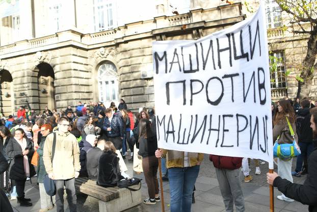 Beograd: Studenti na 15 minuta blokirali promet kako bi podržali akciju 'Zastani Srbijo'