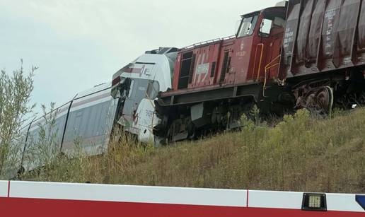 PRIZORI U&Zcaron;ASA Putni&ccaron;ki vlak smrskan u sudaru s teretnim, na terenu i helikopter hitne