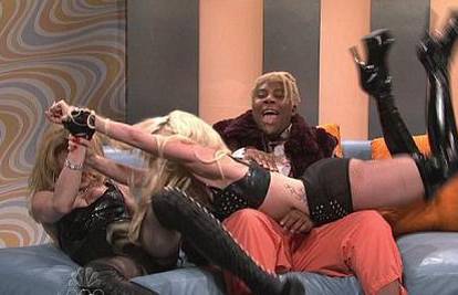 Madonna i Lady GaGa tukle se i čupale u showu "SNL"