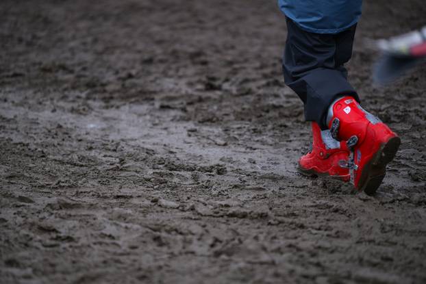 Zagreb: Blato i toplo vrijeme nisu spriječili najmlađe skijaše na Sljemenu