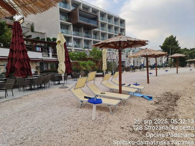 Nema rezervacije! Komunalni redari 'počistili' su jutros svih 6 kilometara plaže u Podstrani