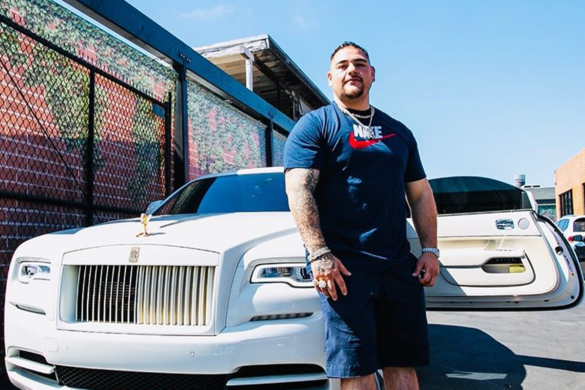 'Kupio si je 55 Rolls Royceova, teško mu je ustati u pet i pol'