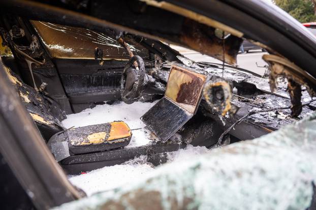 Burnt-out Teslas in Berlin