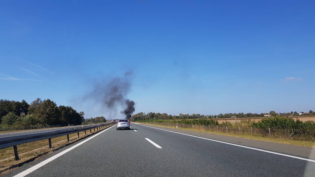'Vozač je u nevjerici promatrao kako mu vatra guta automobil'