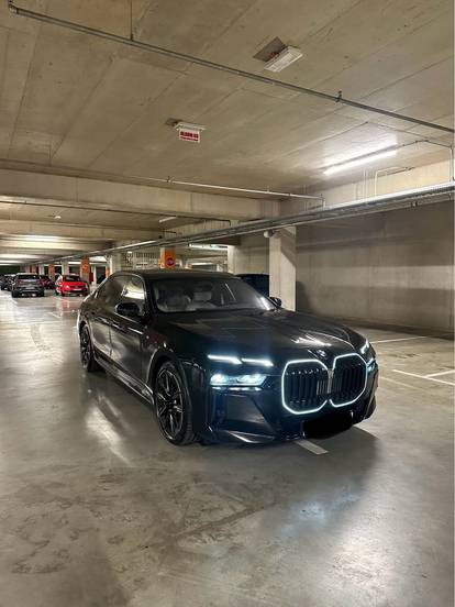 FOTO Pogledajte luksuzni BMW iz Zagreba! Ima kino i 'masira' vas. Prodaje se za 155.000 eura