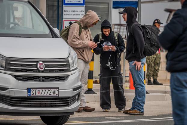 Split: Brojni mornari s broda USS Geral R. Ford iskrcali se u Split te otišli u grad
