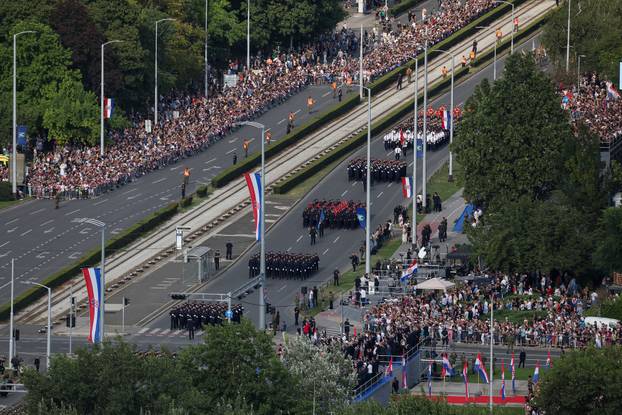 Zagreb: Pogled s visine na svečani vojni mimohod u povodu 30 godina VRO Oluja