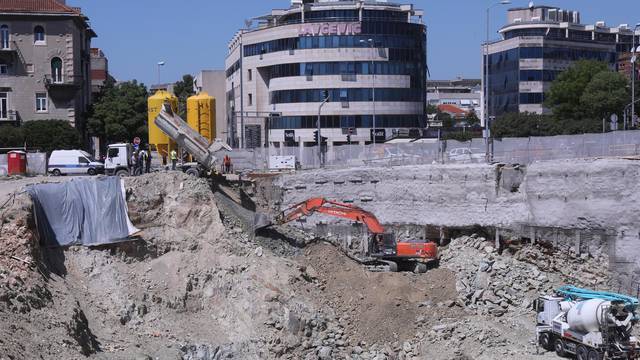 Split: Otvorila se velika rupa ispod centralne splitske ceste uz Small Mall