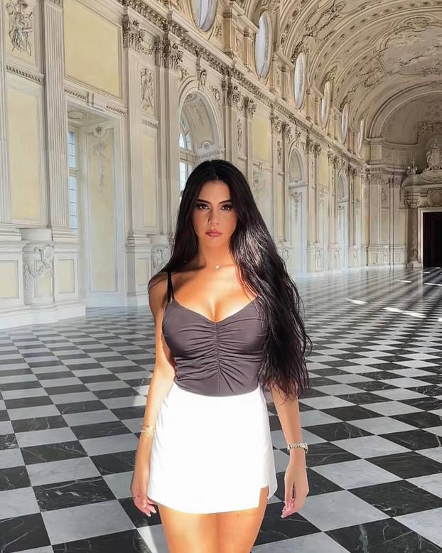 FOTO Bujna stjuardesa zavela zvijezdu Juvea. Žena je saznala