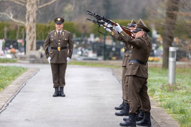 Vukovar: Posljednji ispraćaj i ukop identificiranih posmrtnih ostataka hrvatskog branitelja iz Domovinskog rata Stjepana Patka 