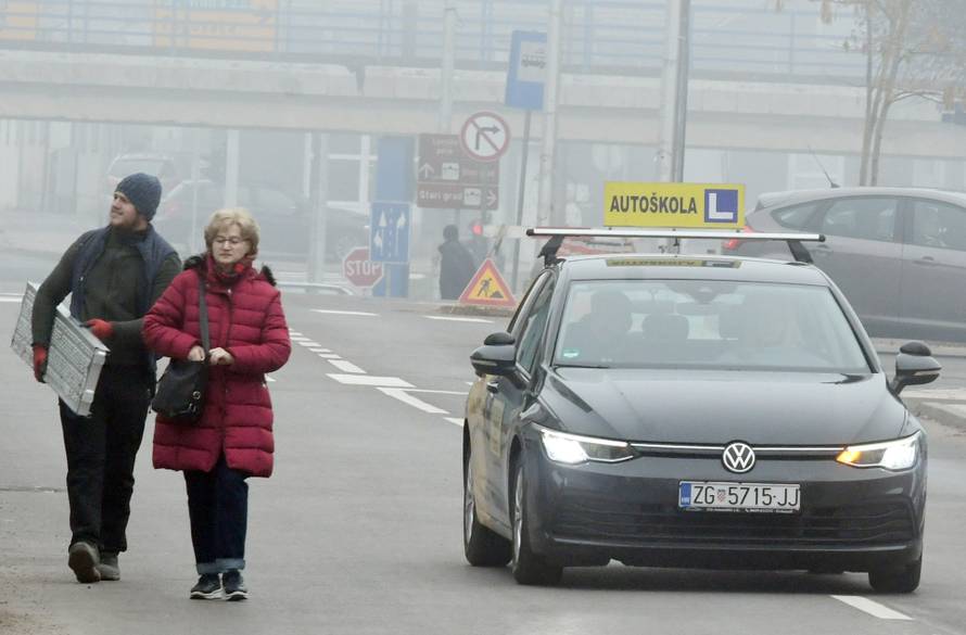 Maglovito prijepodne u Sisku
