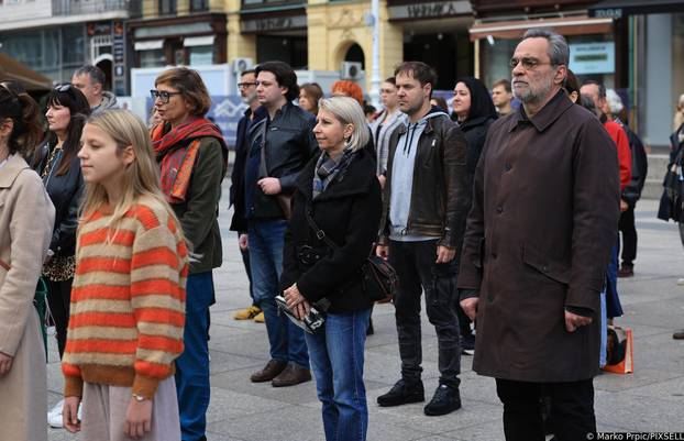 Zagreb : Na Trgu bana Josipa Jelačića, održao se kratak i snažan performans posvećen borbi protiv obiteljskog i rodno uvjetovanog nasilja