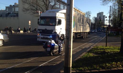 Kamion je potrgao tramvajske žice, promet je preusmjeren