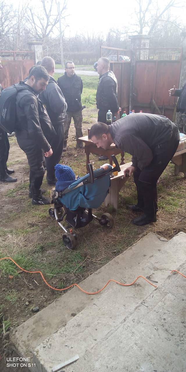 Brm, brmmm: Malom Andreju pomogli oko nove kuće pa ga posjeli na motor, oduševio se