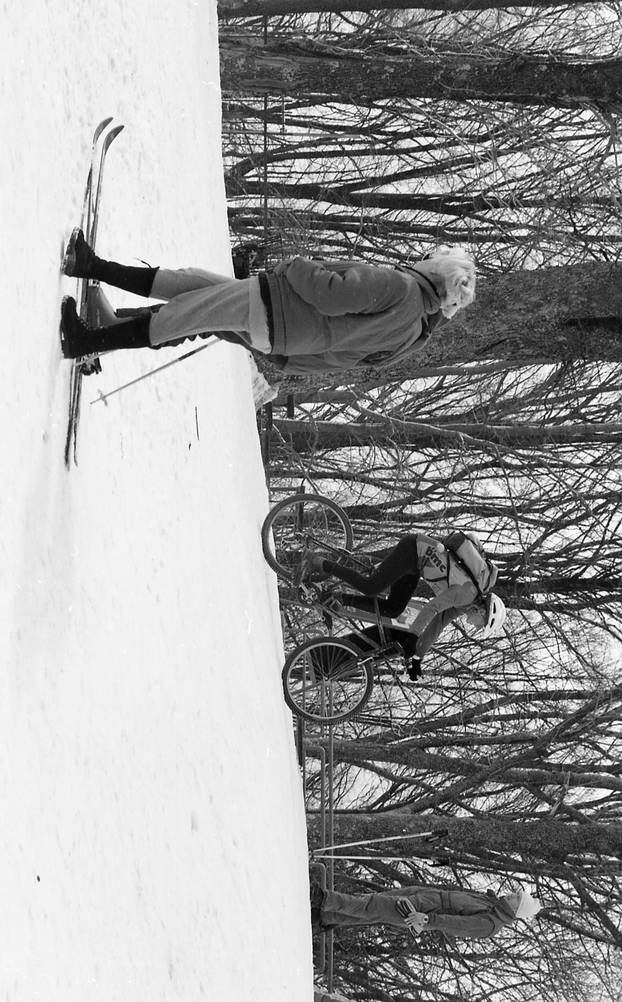 Zagreb: Brojni Zagrepčani uživali na Sljemenu u svježem zraku i raznim aktivnostima