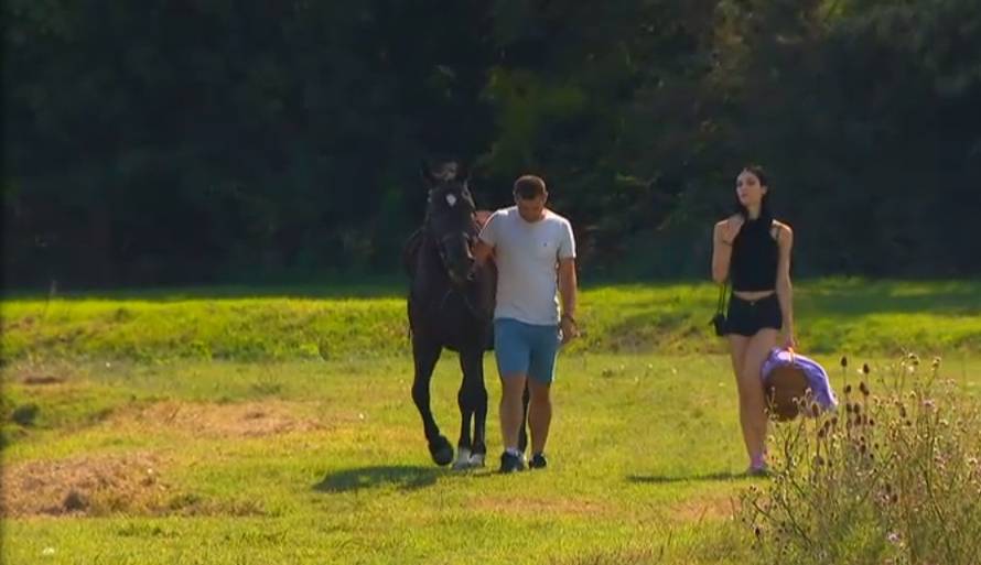 'Možemo se naći da ti pokažem što bih radila da nema kamera'