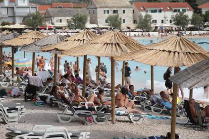 FOTO Pogledajte velike gužve na plažama u Splitu, Zadru...