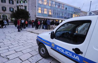 Zadar: Po treći put lažno dojavili da je bomba u školi