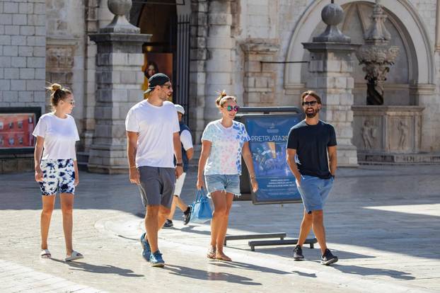 Dubrovnik: Sestre Ecclestone u obilasku grada s obitelji