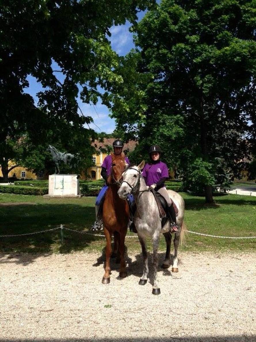 Ljubav u sedlu: Mene i Denisse spojila je ljubav prema konjima