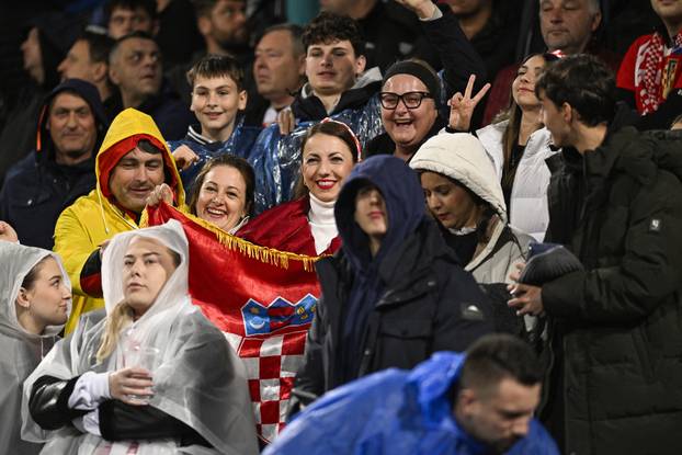 Podgorica: Navijači na tribinama prate utakmicu Crna Gora - Hrvatska