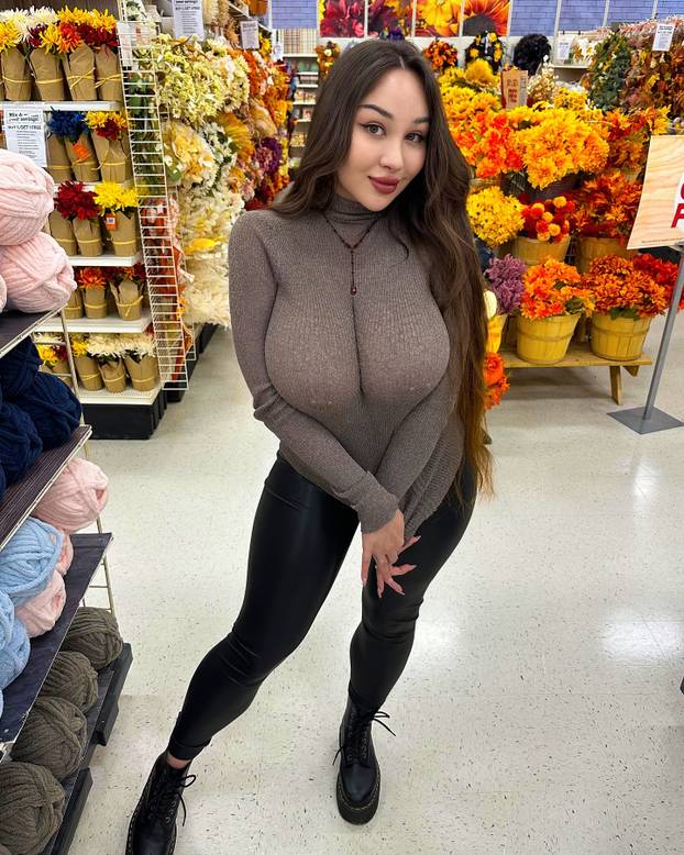 FOTO 'Imam toliko velike grudi da me svi mrze. Nisu umjetne!'