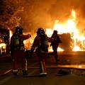 Eskalacija nasilja u Francuskoj: Pale automobile i kontejnere, policija privela preko 70 ljudi