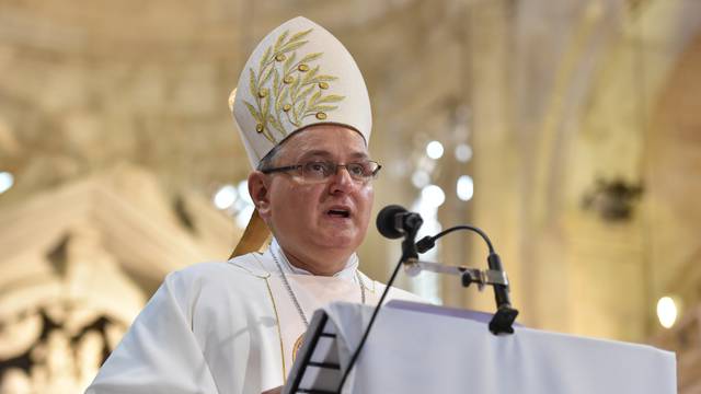 Novi šibenski biskup T. Rogić zaređen u katedrali sv. Jakova