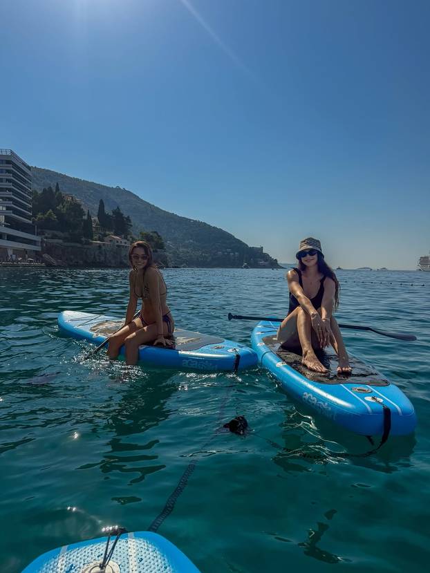 Laura Gnjatović se sa svojih 191 cm ispružila pa oduševila sve