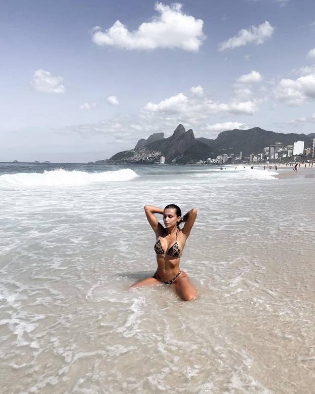 FOTO Fatalna Brazilka tvrdi da je spavala s Neymarom. Toalet papir ne koristi, gole fotke da