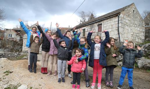 Selo mladosti: U osam obitelji 17 djece, svi se skupa igraju...