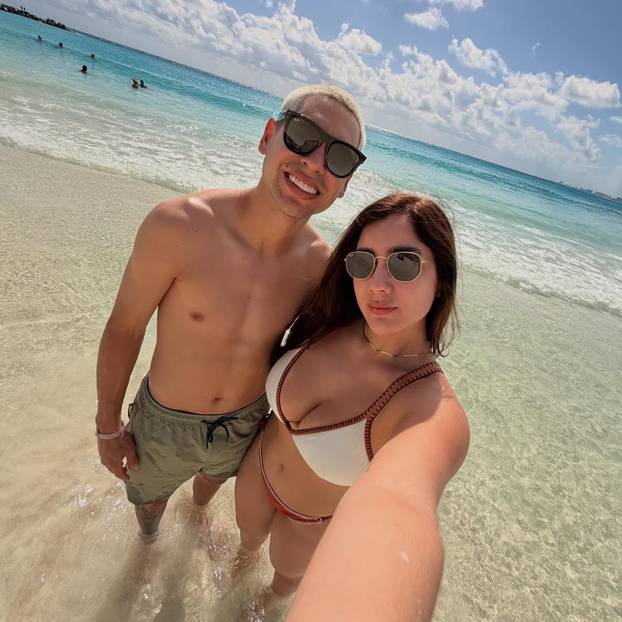 FOTO Od 'Tigrice' do odvjetnice. Ovo su paragvajske i francuske WAGS-ice: Koje su zanosnije?