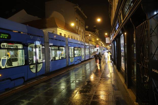 Zagreb: Veliki zastoj tramvaja u Ilici zbog prometne nesreće između automobila i tramvaja
