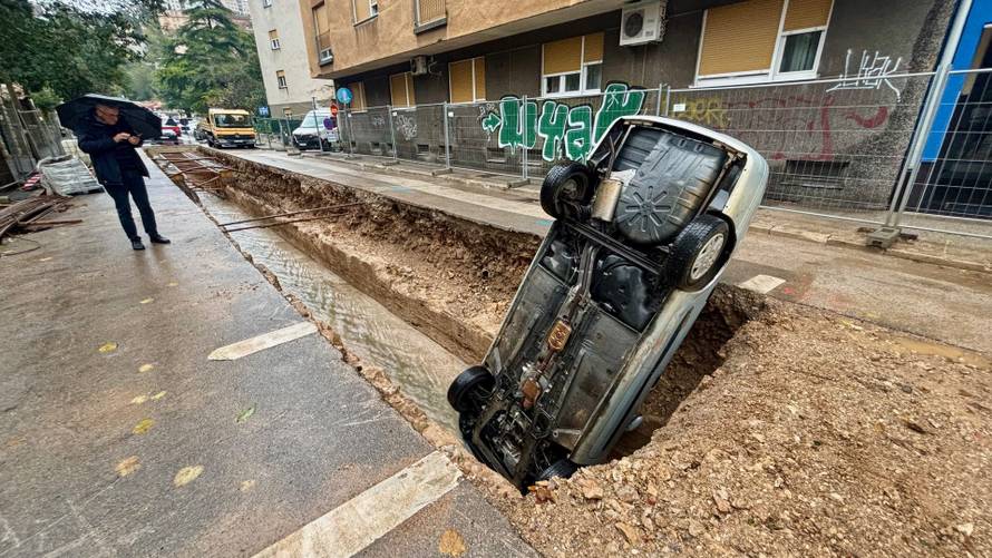 VIDEO Ovo sve objašnjava: Evo kako je auto završio u rupi ispred dječjeg vrtića u Rijeci