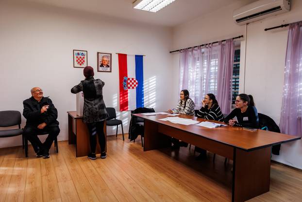 Kaštel Stari: Građani Kaštela izlaze na birališta