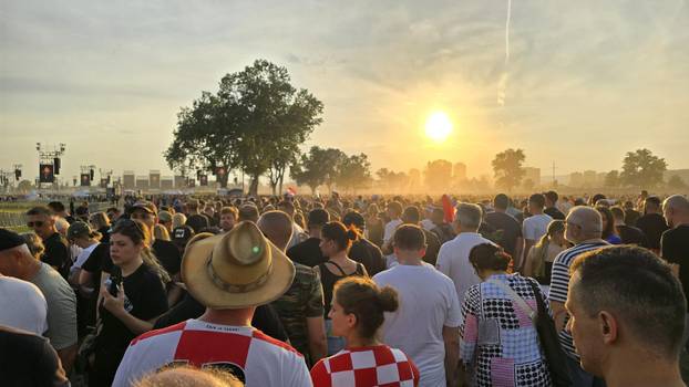 Zagreb: Stvaraju se ogromne gužve na samom ulazu na koncert Thompsoona