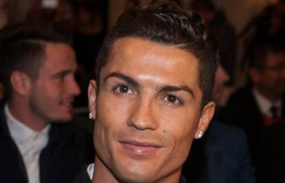 Cristiano Ronaldo ljubi bivšu Playboyevu zečicu Daniellu?