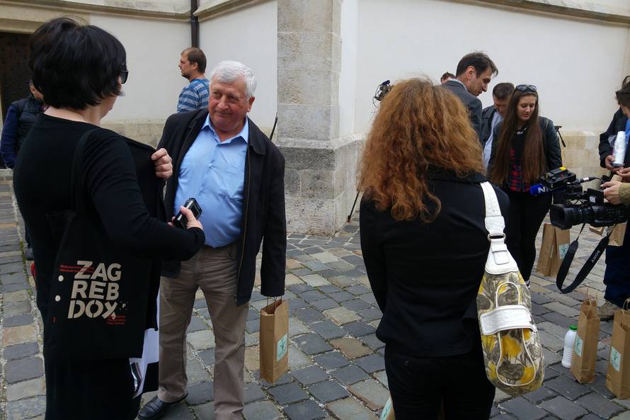 Mljekari Vladi podijelili mlijeko, Romić: Branim vaše interese