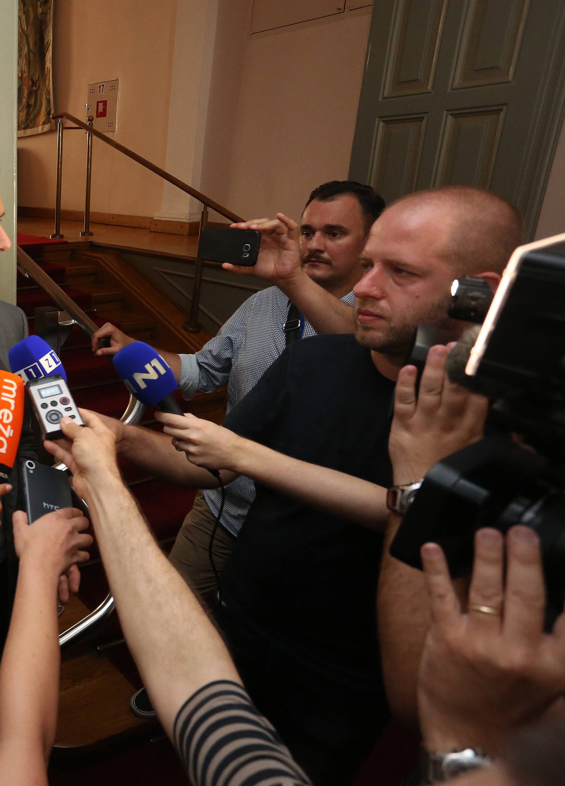 Lustig leti iz Skupštine zbog Tita: Ne želi dati svoj potpis