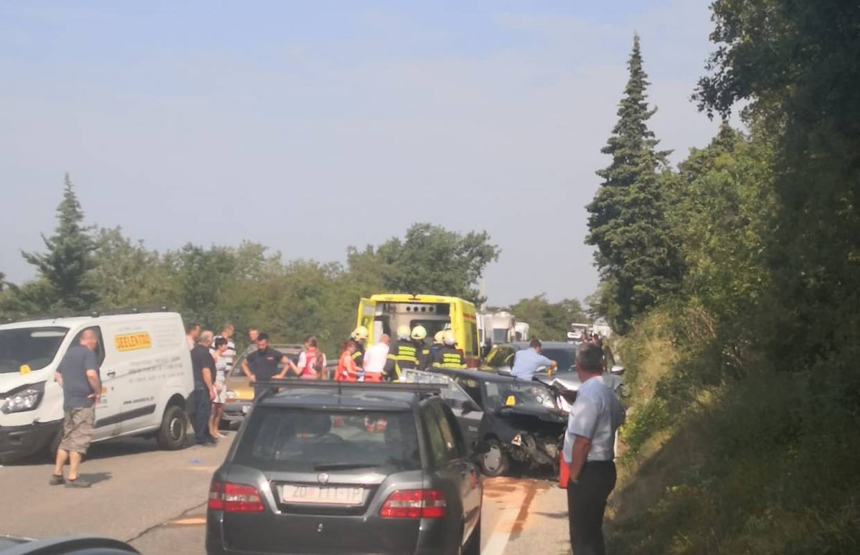 Nesreća kod Dramlja: U sudaru 4 auta jedan vozač je ozlijeđen