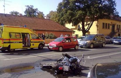 Sudarili su se auto i motocikl, motociklist na mjestu poginuo