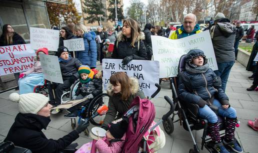 Prosvjed roditelja njegovatelja: 'Životarimo s tek 2500 kuna'