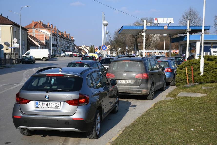 VIDEO Ogromne gužve, svi idu po gorivo. Oglasili se i iz HGK-a